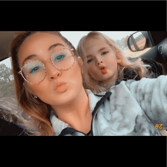 Meet your Posher, Karina - Picture 6 of 8